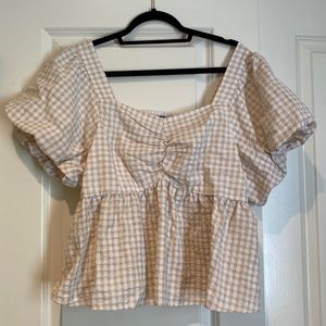 Old Navy tan gingham puff sleeve top with smocked back. Size XL. New with tags!